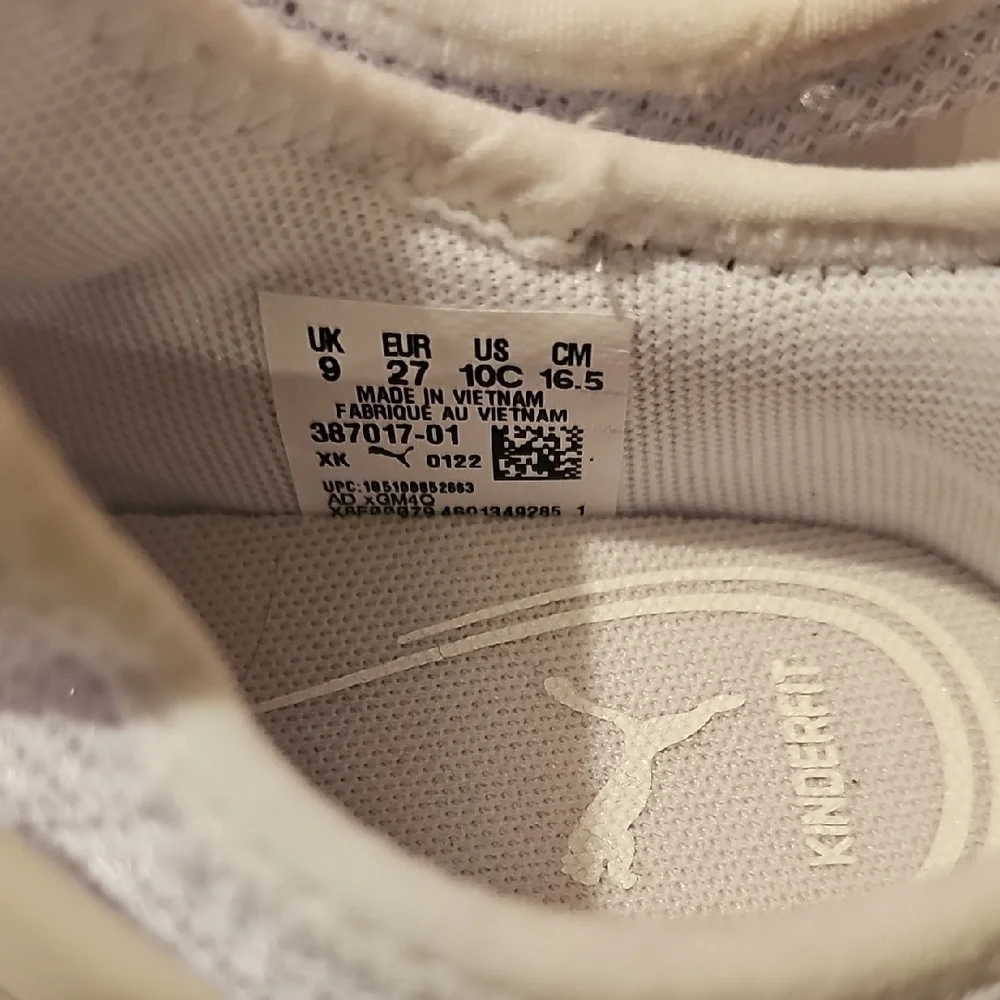 PUMA NEW Girls White Sneakers with Pink Accents Size 9